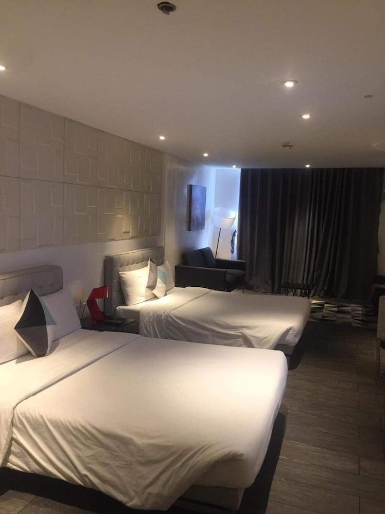 City Park Hotel Residences Taguig Zewnętrze zdjęcie