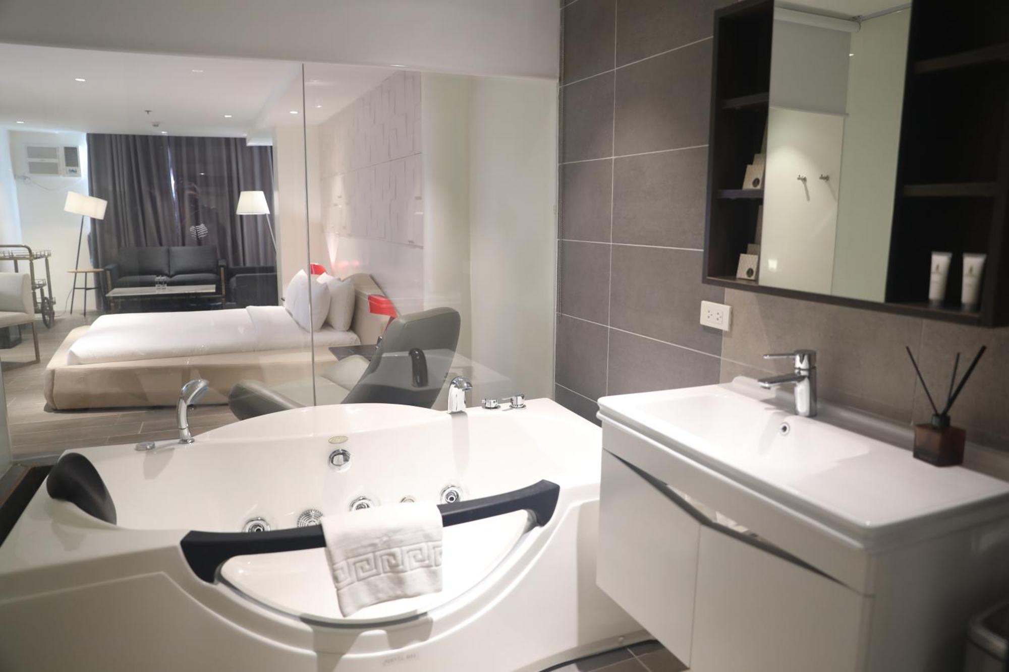 City Park Hotel Residences Taguig Zewnętrze zdjęcie