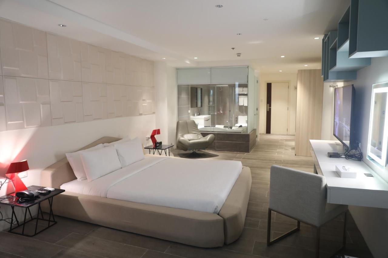 City Park Hotel Residences Taguig Zewnętrze zdjęcie
